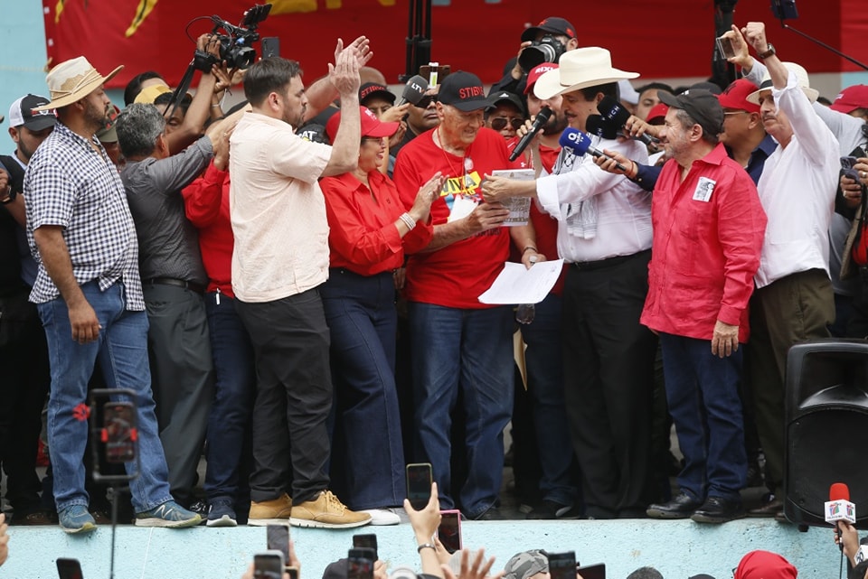 Alertan sobre sesgo político en contenidos escolares en Honduras