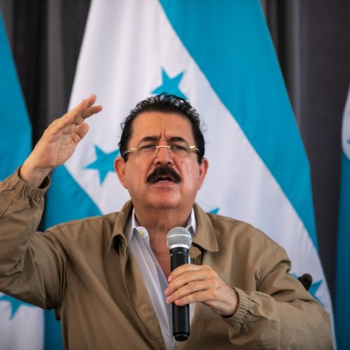 Ciudadanía hondureña cuestiona estrategias políticas atribuidas a Manuel Zelaya