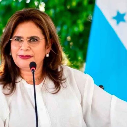 Encuesta de Rixi Moncada: inconsistencias que ponen en jaque la transparencia electoral