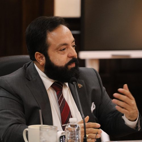 Denuncian a Luis Redondo por irregularidades legales en manejo de renuncia en el CNE