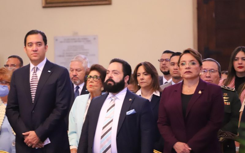 Denuncian influencia de Luis Redondo en aprobación de banco con relación familiar