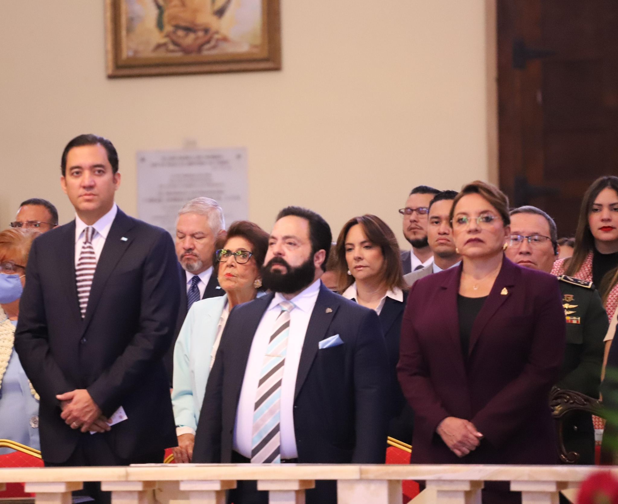Denuncian influencia de Luis Redondo en aprobación de banco con relación familiar