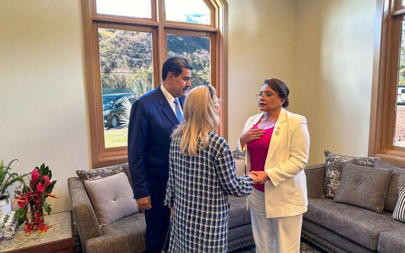 Xiomara Castro apoya a Nicolás Maduro ante presiones internacionales