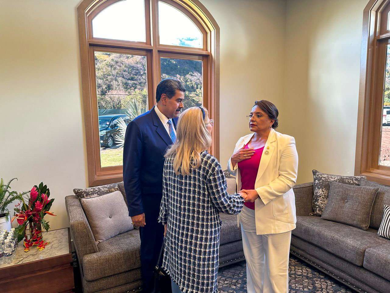 Xiomara Castro apoya a Nicolás Maduro ante presiones internacionales