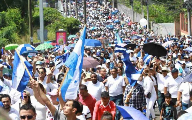 Caminata de Iglesias en Honduras intensifica el debate político y evidencia tensiones con el oficialismo Caminata de Iglesias en Honduras intensifica el debate político y evidencia tensiones con el oficialismo