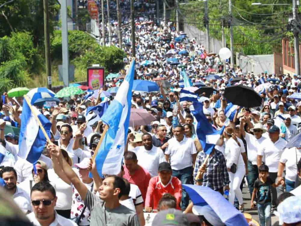 Caminata de Iglesias en Honduras intensifica el debate político y evidencia tensiones con el oficialismo