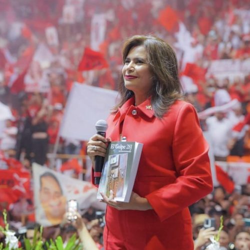 Mal momento para LIBRE: Rixi Moncada cae en las encuestas