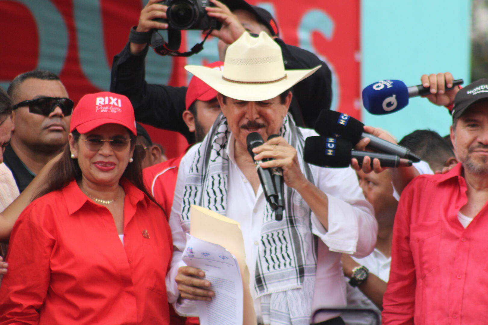 Modelo venezolano en Honduras: el papel de Mel Zelaya Modelo venezolano en Honduras: el papel de Mel Zelaya